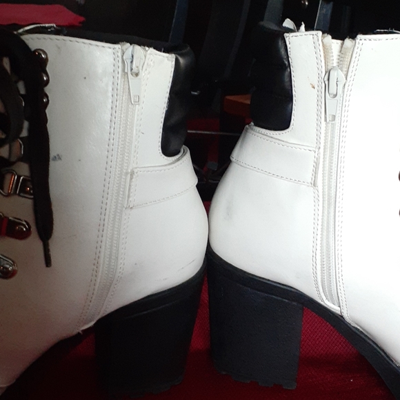 Mia booties - Picture 7 of 10